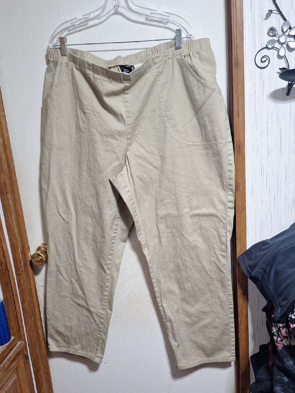 Women's Straight Leg Jeans in Beige - Relaxed Fit